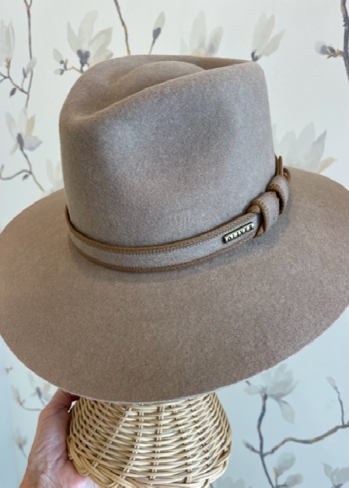 Sombrero Margarita color gris piedra